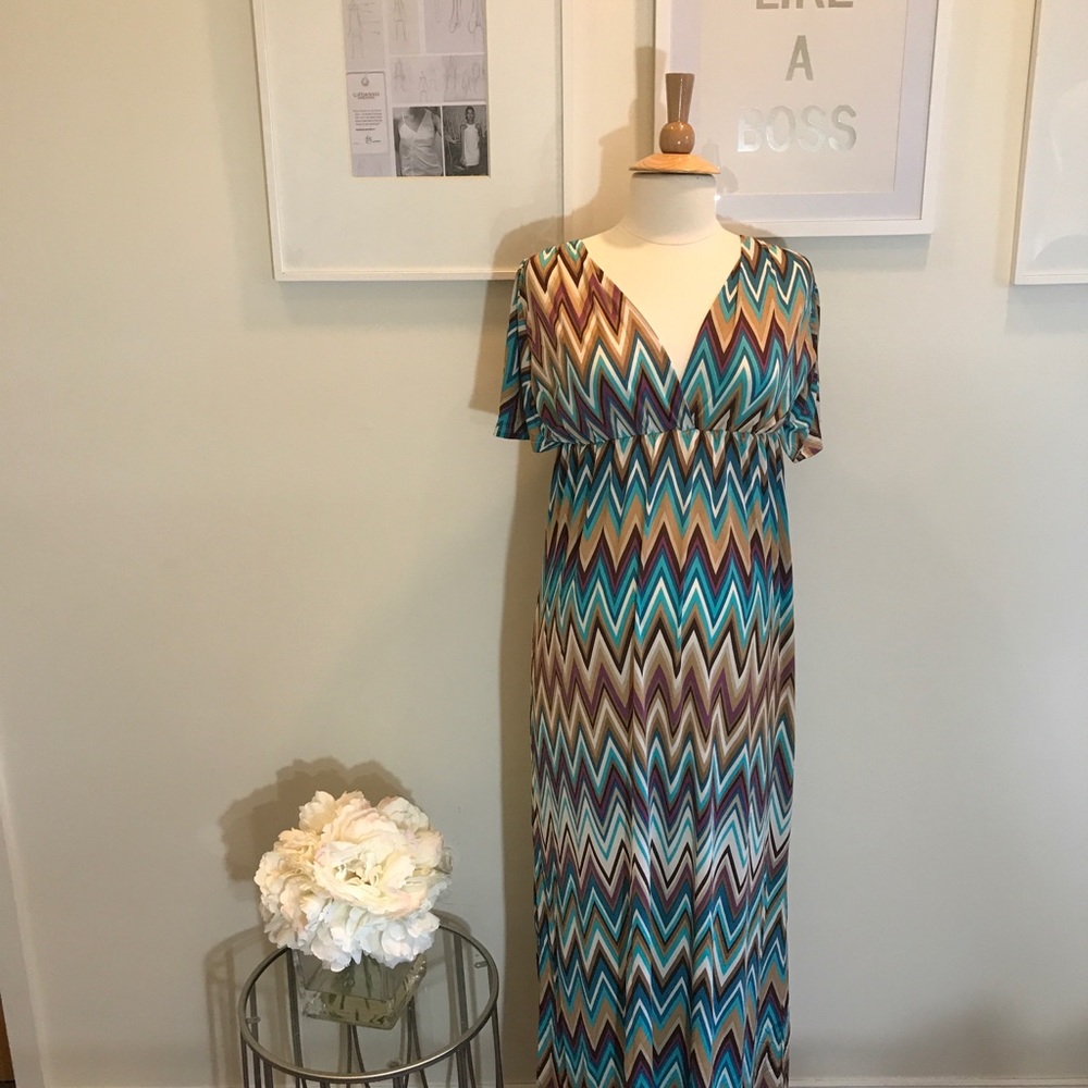 Everly Grey Maternity Chevron Maxi Dress XS NWT